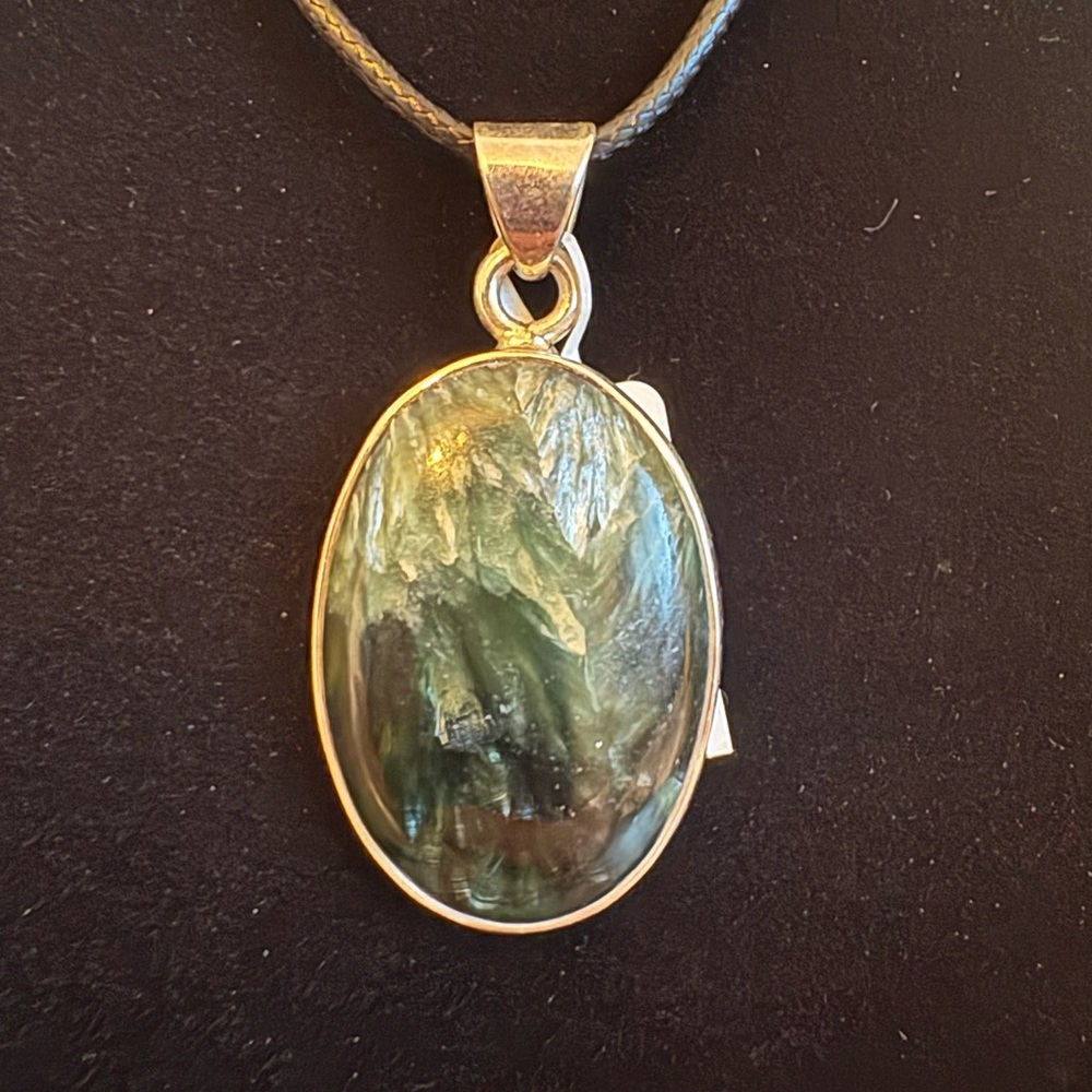 Oval Seraphinite Pendant